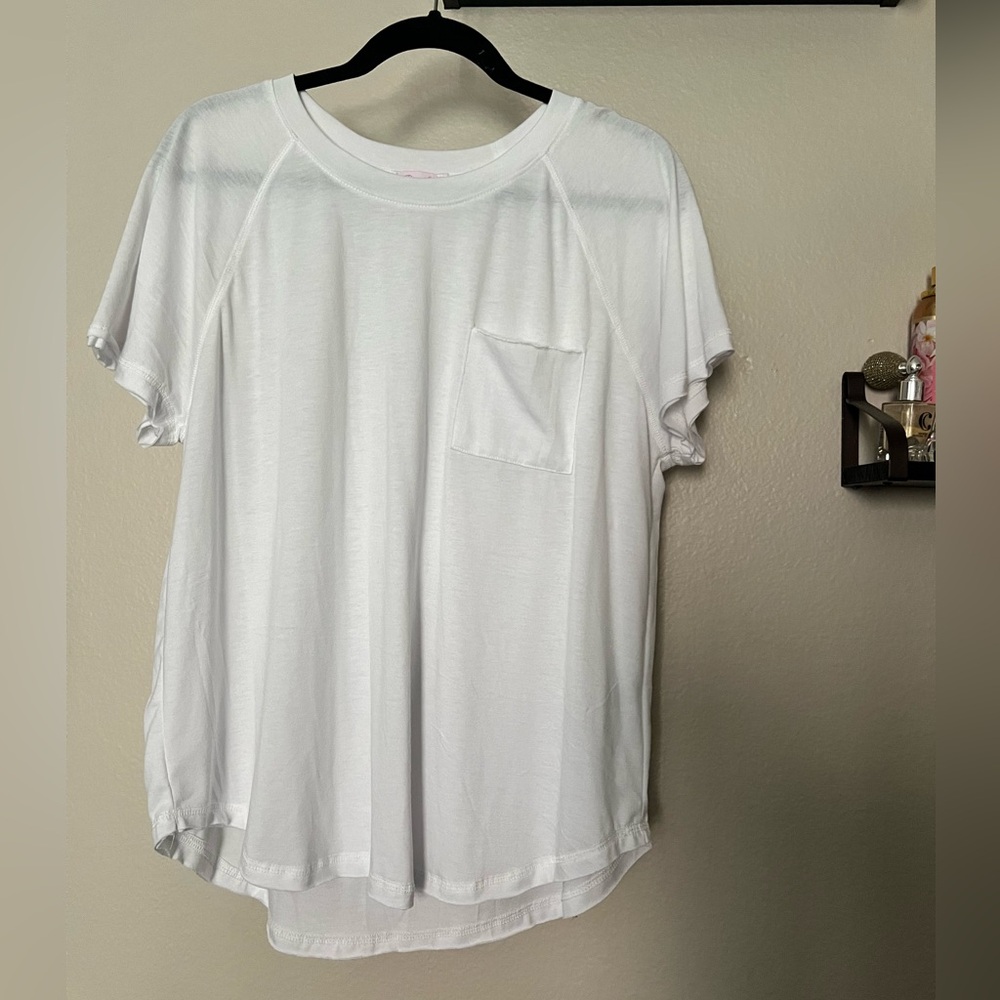 Pink Lily One-pocket T-shirt